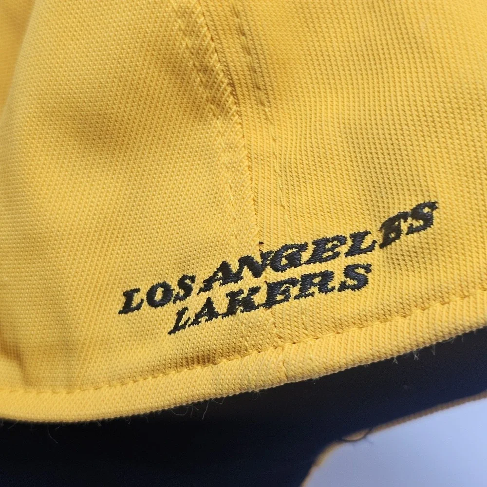 Adidas Los Angeles Lakers Hat S/M Fitted‎ Gold NBA Cap Embroidered Logo
